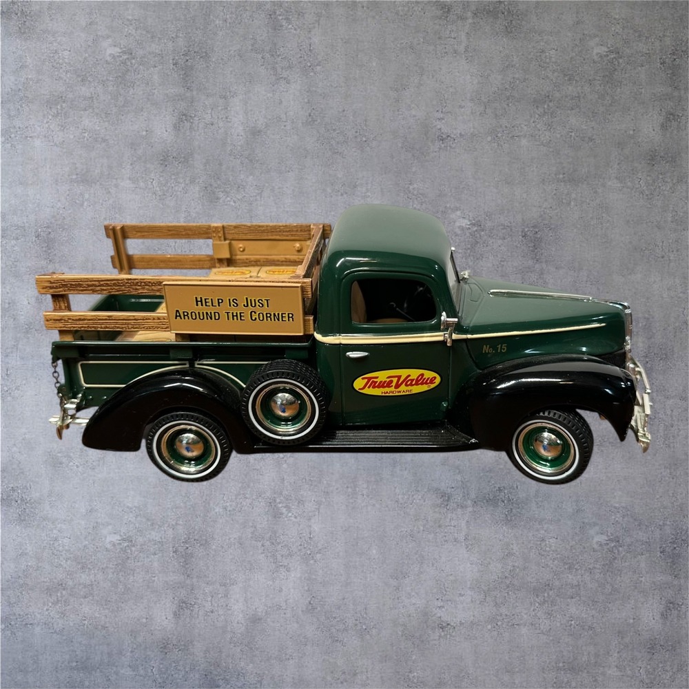 True‎ Value 1940 Ford Pickup Truck Die-Cast Bank Green Black No. 15 Excellent